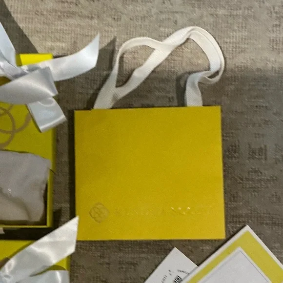 Kendra Scott Boxes - Picture 4 of 5
